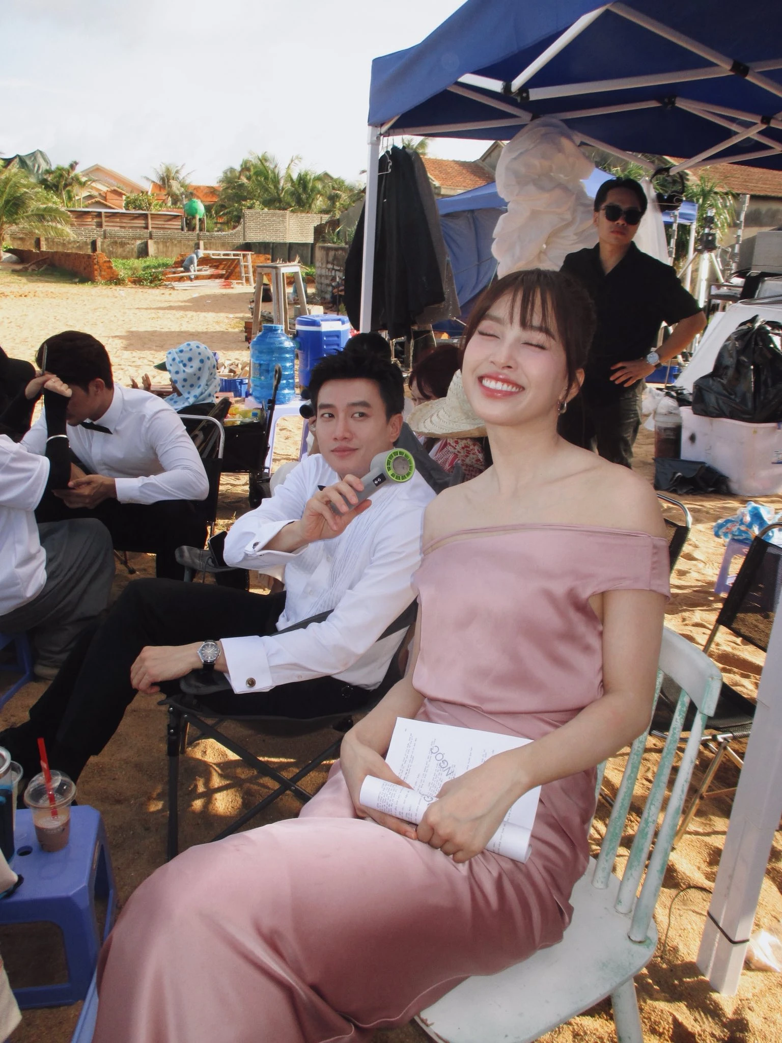 Bắt gặp Hoa hậu Tiểu Vy và Quốc Trường đi ăn cùng nhau, 1 chi tiết làm rõ đồn đoán phim giả tình thật - Hình 5