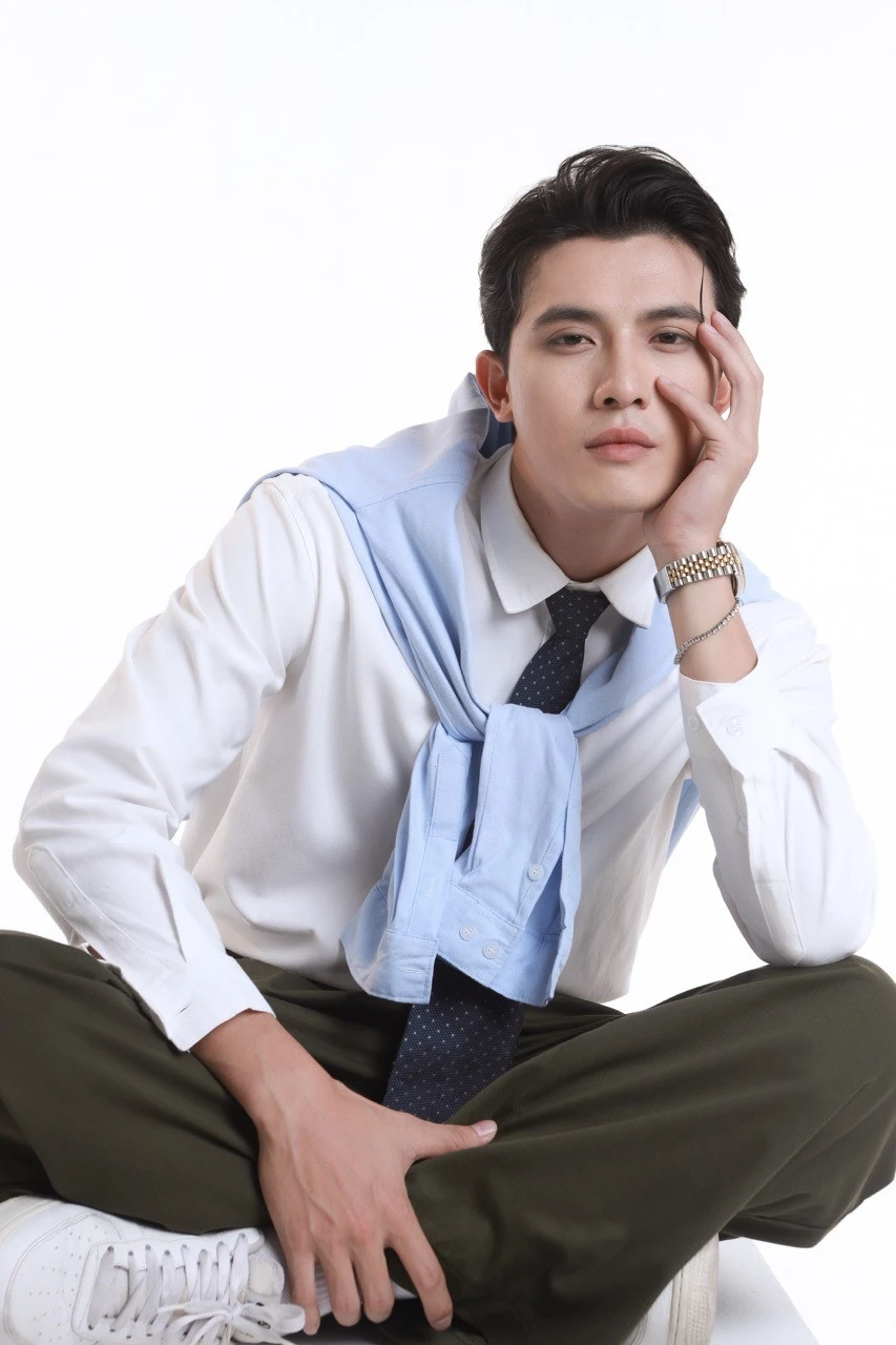 Cặp đôi Vbiz bị soi 1001 hint hẹn hò: Nhà trai visual chuẩn vàng ngọc châu báu, nhà gái 14 tuổi nổi khắp cả nước - Hình 9
