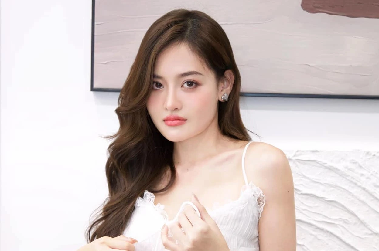 Cặp đôi Vbiz bị soi 1001 hint hẹn hò: Nhà trai visual chuẩn vàng ngọc châu báu, nhà gái 14 tuổi nổi khắp cả nước - Hình 11