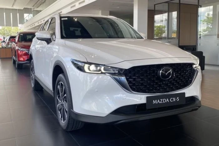 Chiến lược thêm phiên bản, hạ giá sàn của Mazda và Kia - Hình 1