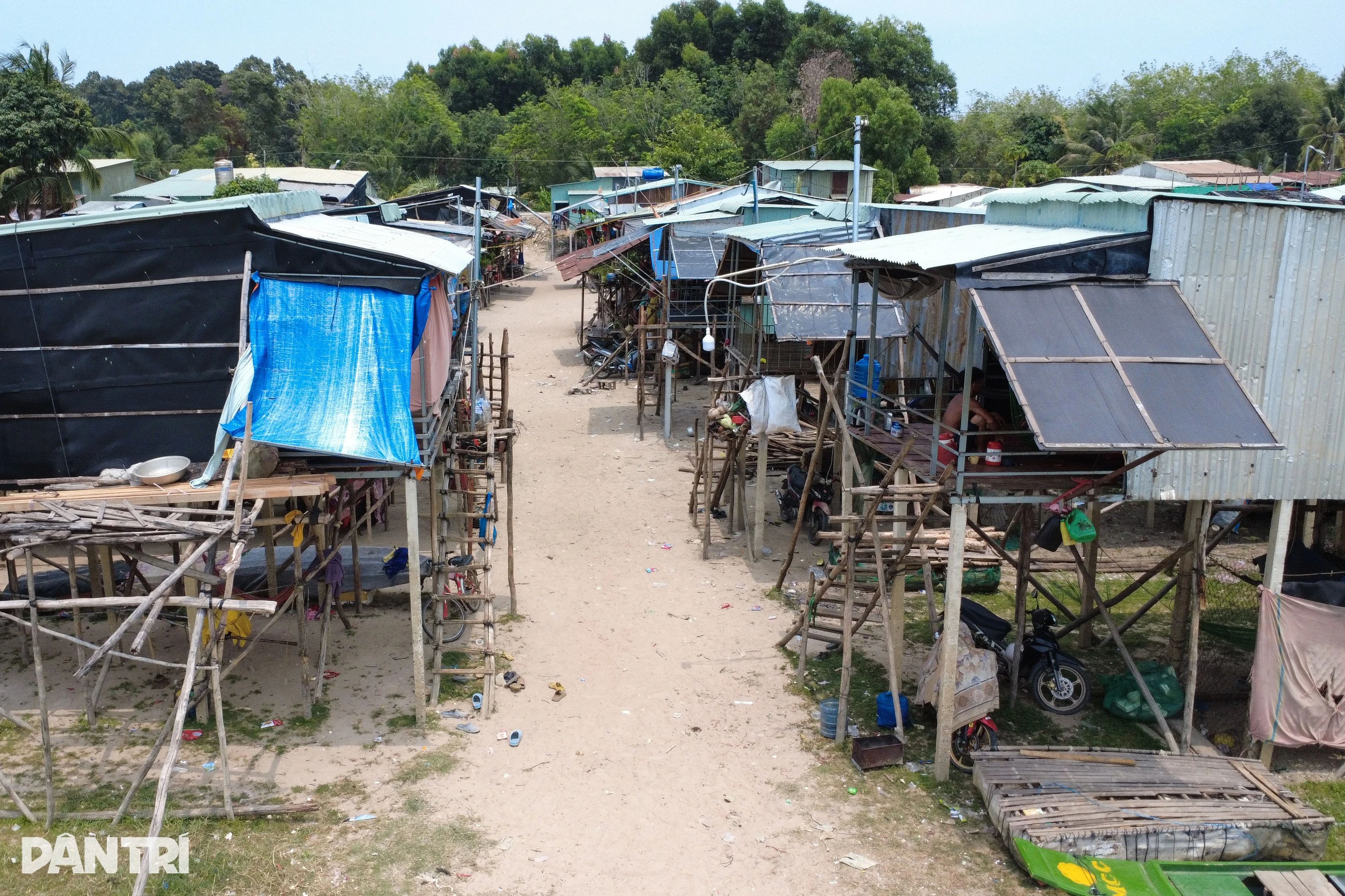 Công an Tây Ninh nói về hàng trăm Việt kiều ở hồ Dầu Tiếng chưa có căn cước - Hình 1