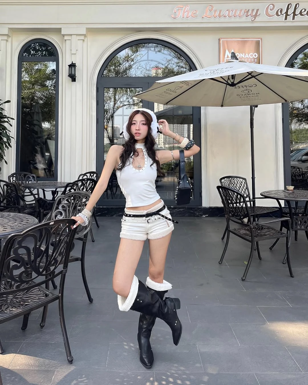 Hoàn thiện diện mạo sang, xịn, mịn cùng set đồ trắng tối giản - Hình 6
