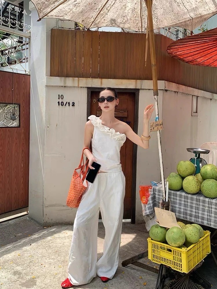 Hoàn thiện diện mạo sang, xịn, mịn cùng set đồ trắng tối giản - Hình 4