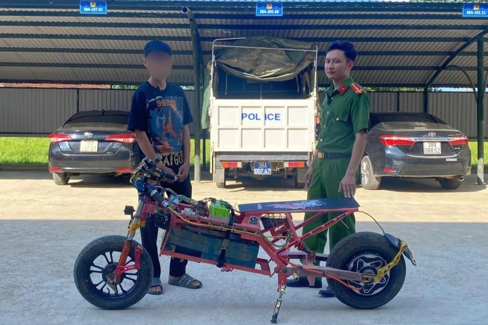 Nam sinh lớp 9 tự chế siêu xe điện đạt tốc độ 100km/h - Hình 1