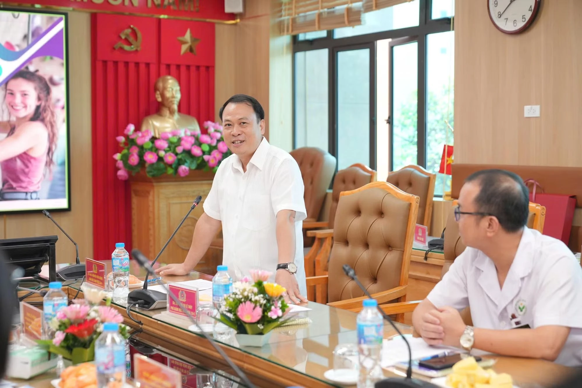 Người mắc bệnh vảy nến đối mặt áp lực tâm lý kéo dài nhiều năm - Hình 2