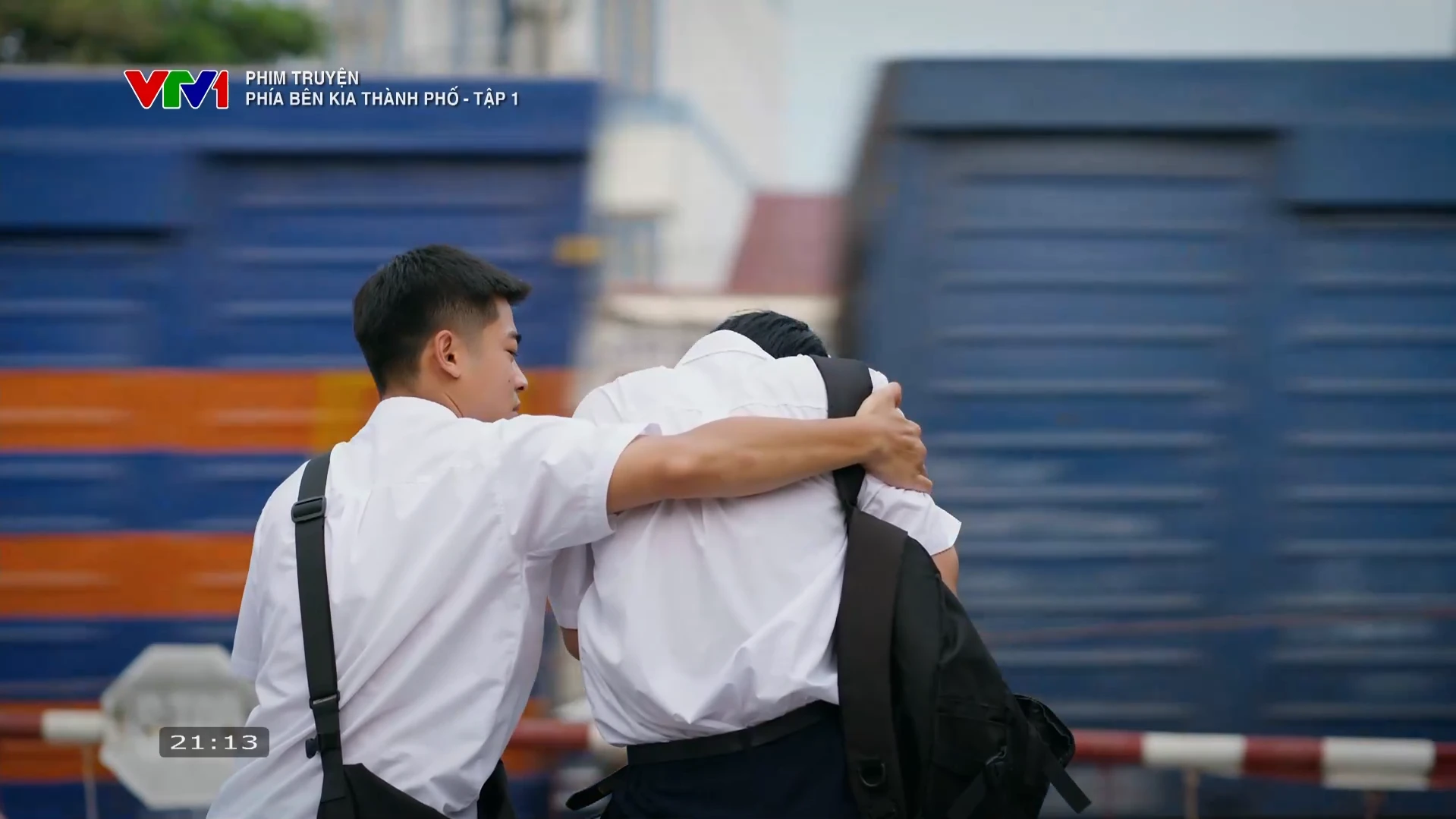 Phía bên kia thành phố - Tập 1: Thiên tài Toán học bị bắt nạt vì không có bố - Hình 3
