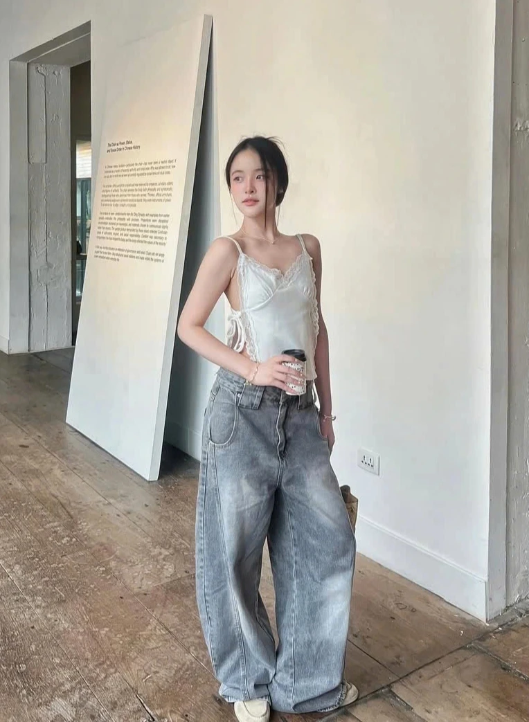 Áo satin hai dây: Không còn hở hang chỉ có thời thượng - Hình 8