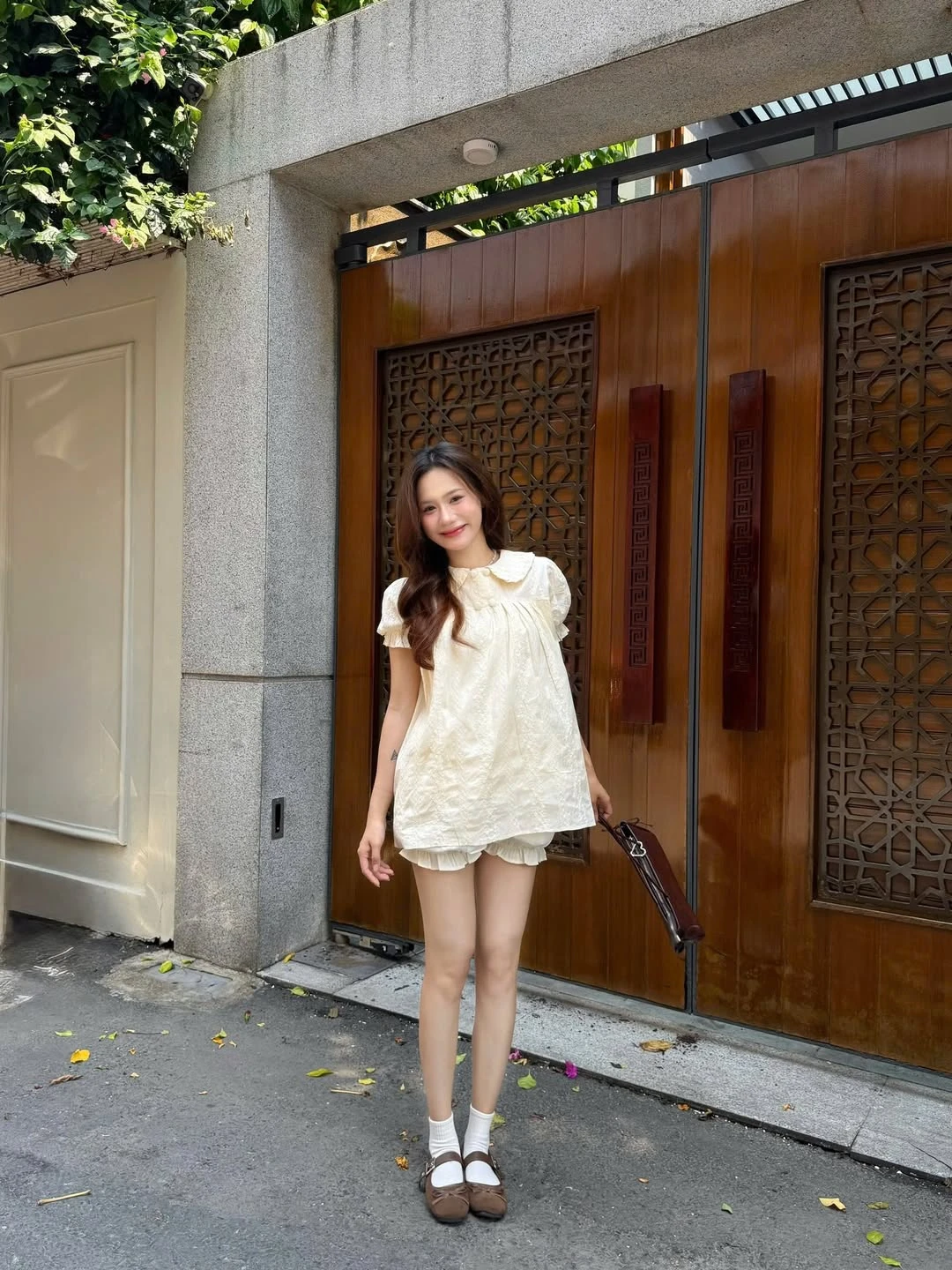 Khoe chân thon cùng mốt giấu quần năng động ngày hè - Hình 2