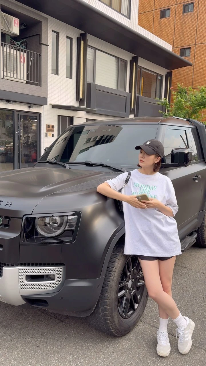Khoe chân thon cùng mốt giấu quần năng động ngày hè - Hình 8