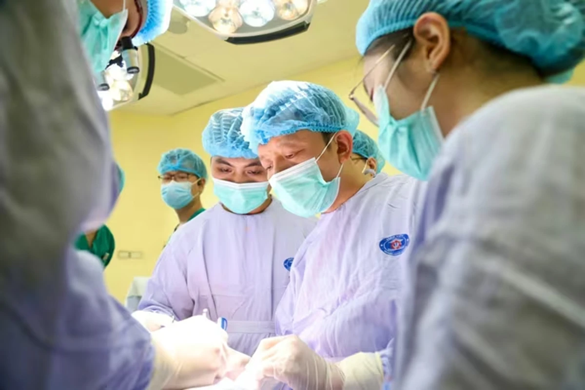 Tưởng chỉ là nhiệt miệng thông thường, người đàn ông 33 tuổi sốc nặng khi nhận kết quả khám - Hình 2