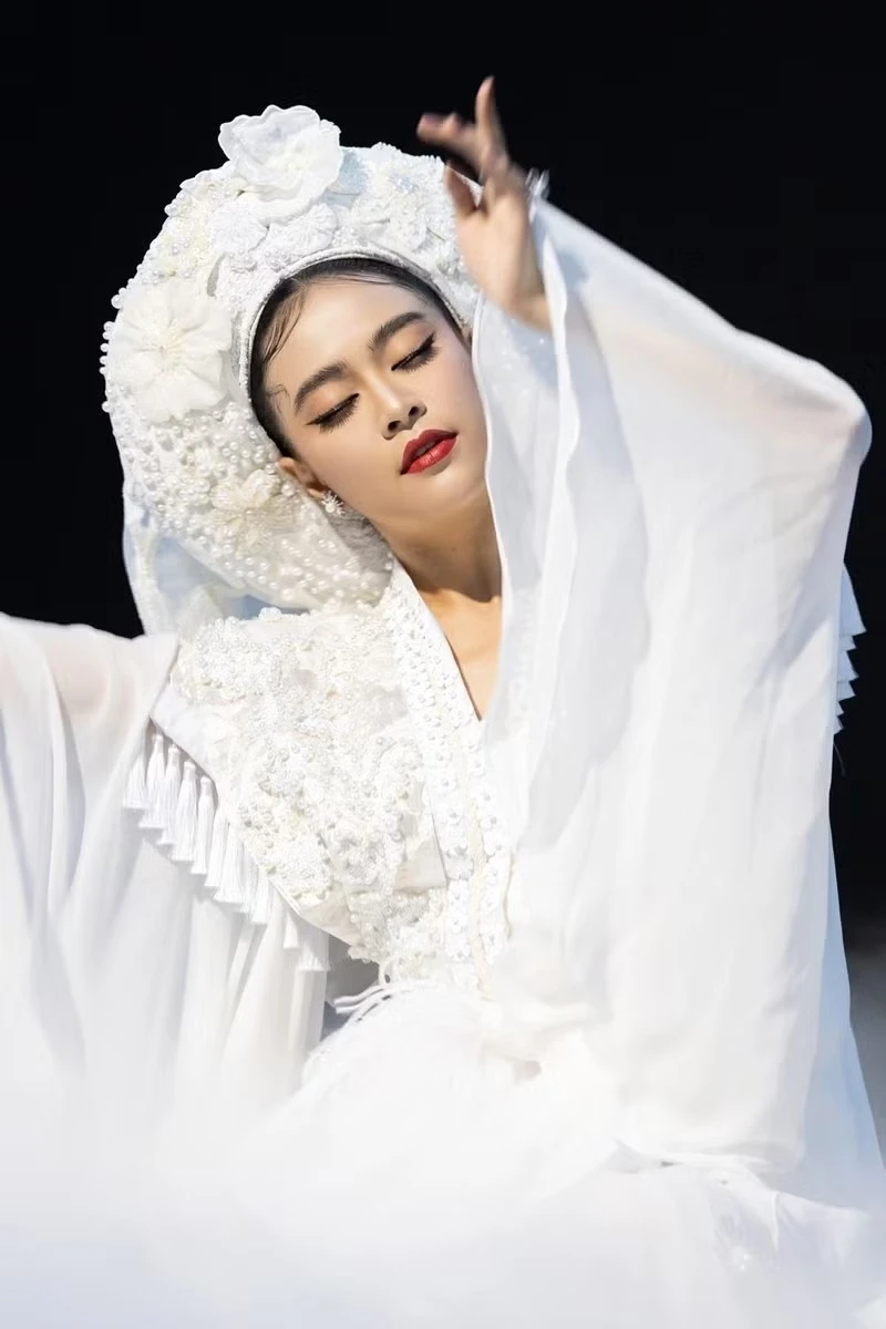 Hoàng Thùy Linh bị gọi tên - Hình 3