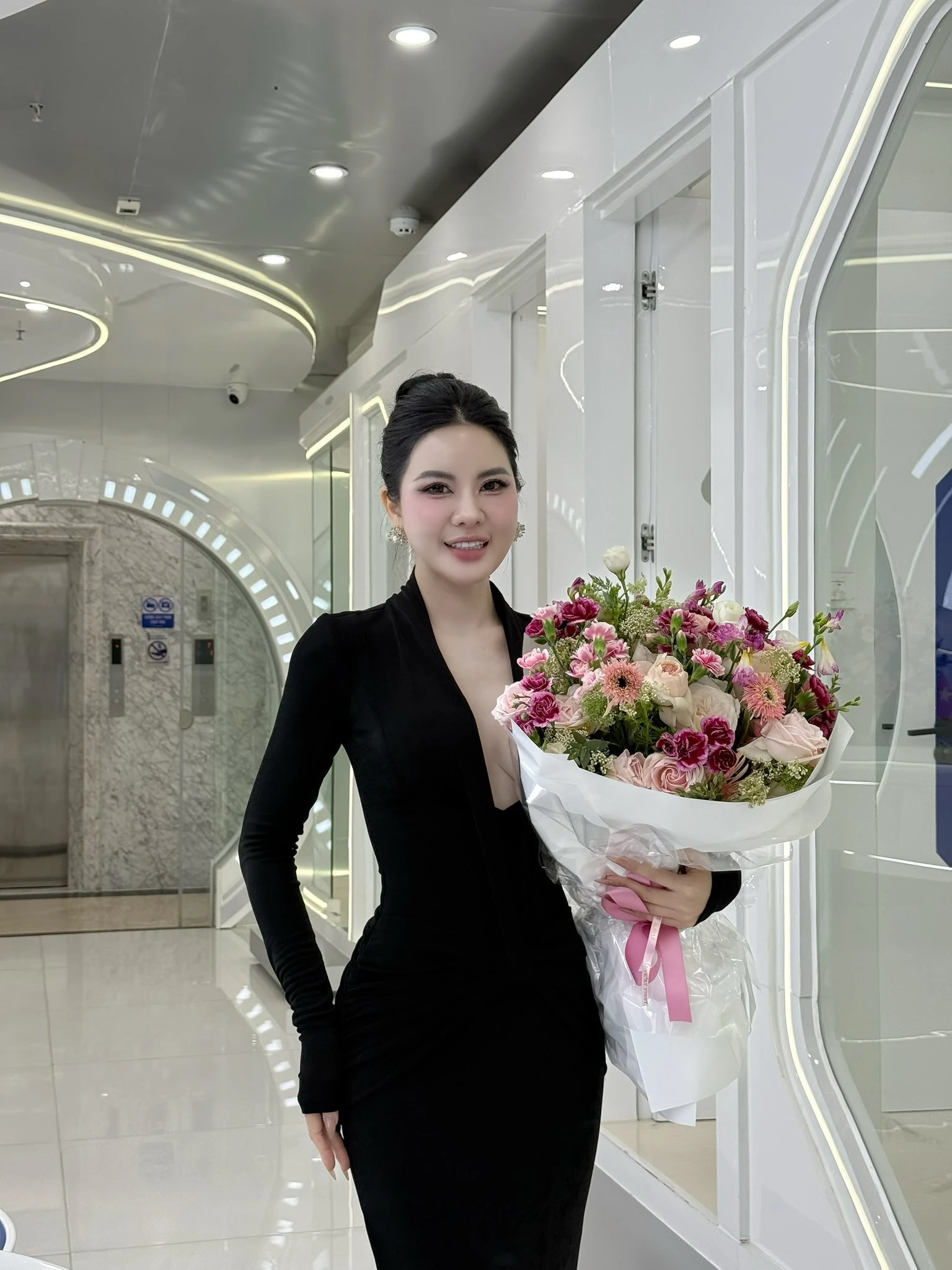 Cặp vợ chồng trung niên chiếm sóng MXH những ngày qua là ai? - Có con lớn 20 tuổi nhưng nhan sắc cô vợ không tin nổi! - Hình 7