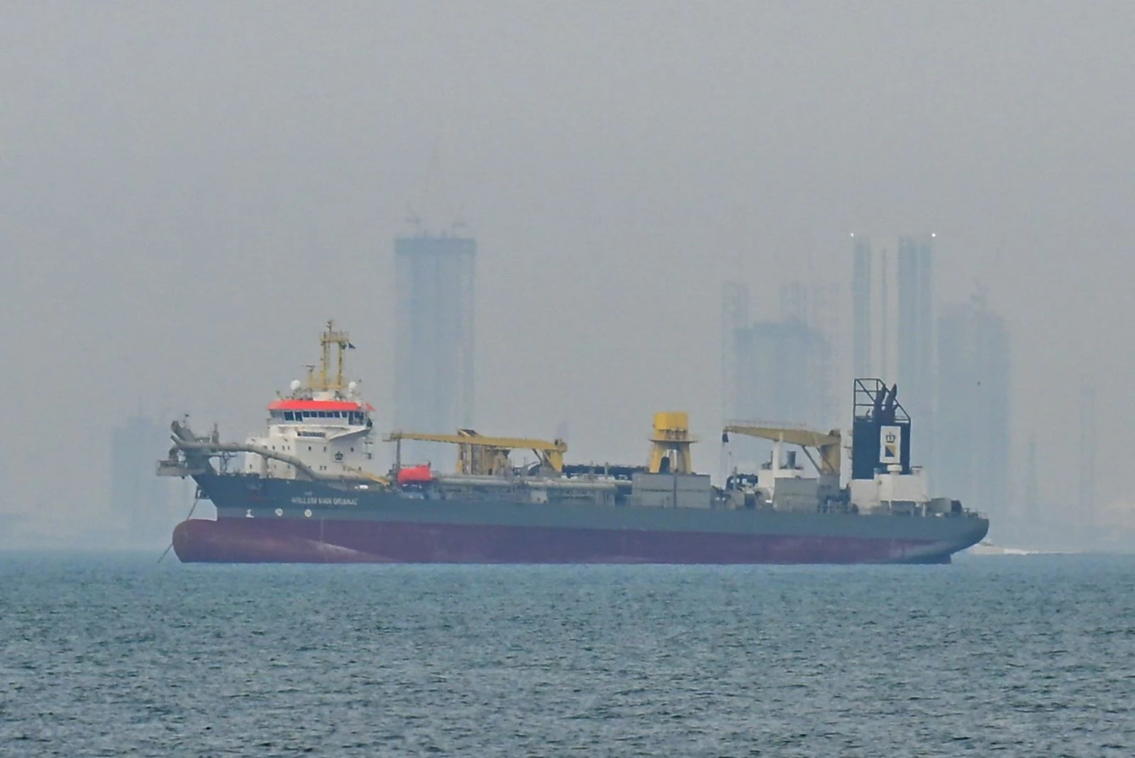 Cơ quan quản lý Hormuz của Iran cam kết hoạt động không gián đoạn bất chấp Mỹ trừng phạt - Hình 1