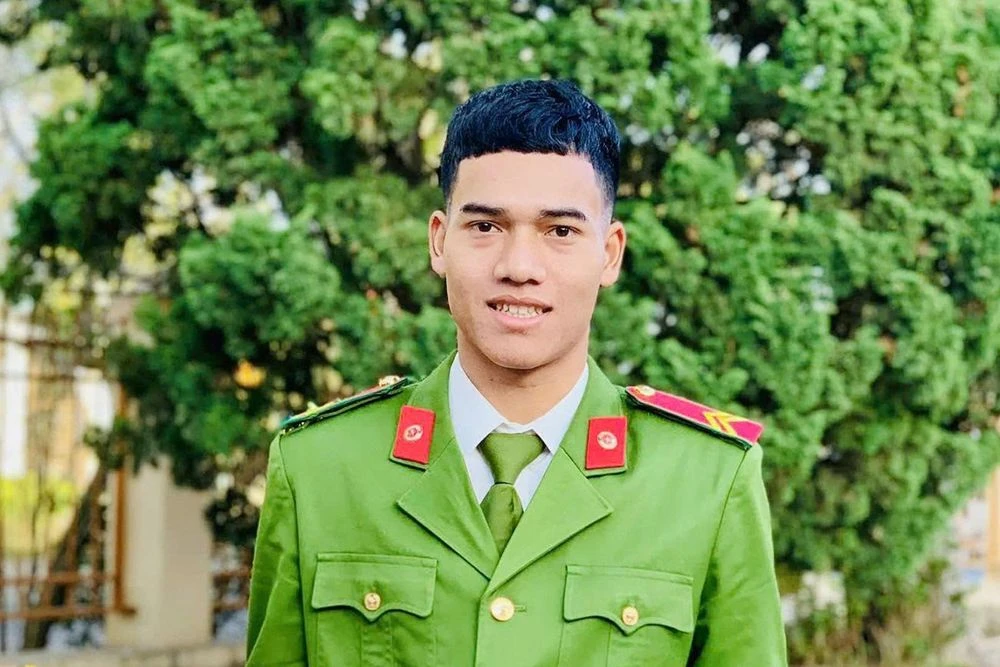 Hành trình vượt khó của chàng trai người Mạ khoác áo công an - Hình 1
