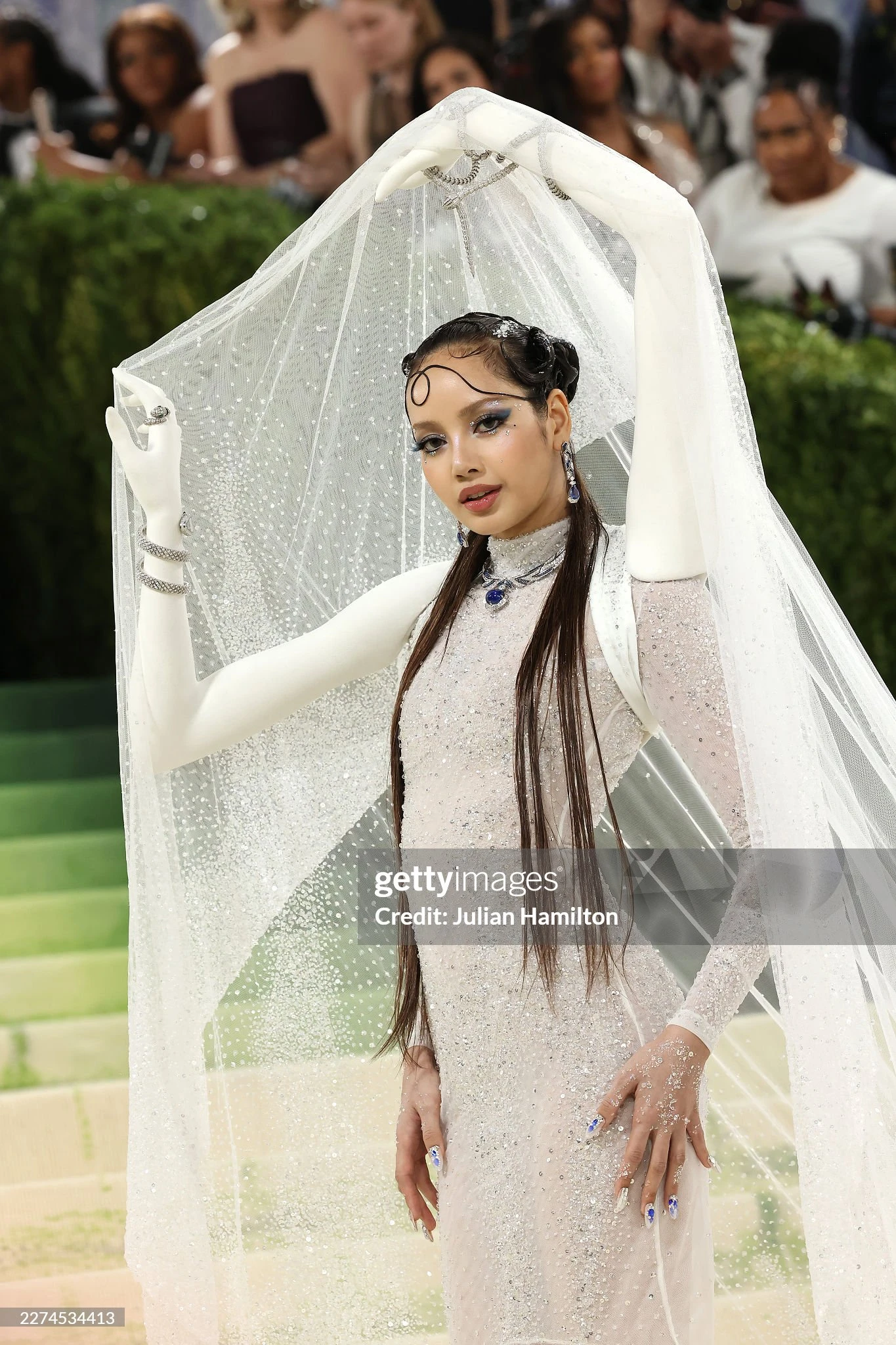 Bức ảnh trị giá 518 tỷ đồng của Lisa ở Met Gala - Hình 3