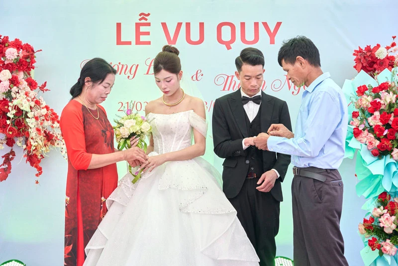 Con dâu tái hôn sau 10 năm góa bụa, bố mẹ chồng ở Phú Thọ làm 40 mâm cỗ gả đi - Hình 3