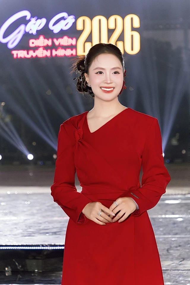 Dù hàng loạt mỹ nữ xuất hiện nhưng bóng hồng này vẫn là đỉnh cao nhan sắc phim giờ vàng VTV: Lên phim nào là rần rần phim đó - Hình 7