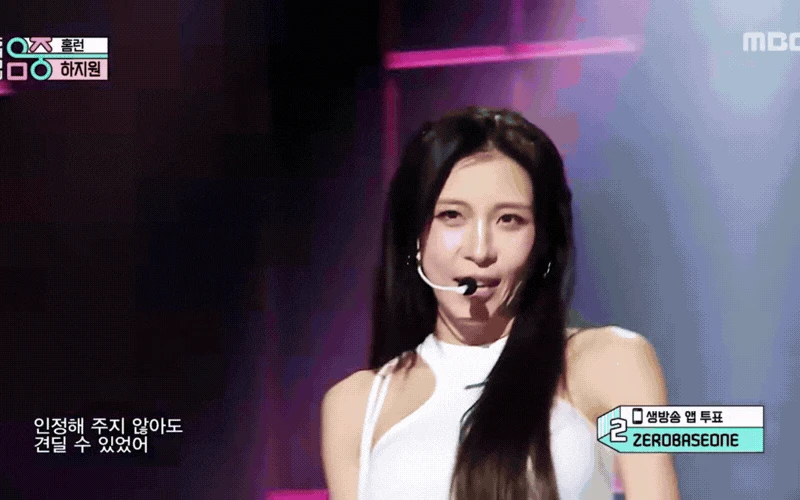 Không ngờ showbiz có yêu nữ lão hoá ngược đỉnh thế này: U50 hát nhảy như thần tượng đôi mươi, riêng khí chất nữ hoàng không đổi - Hình 1