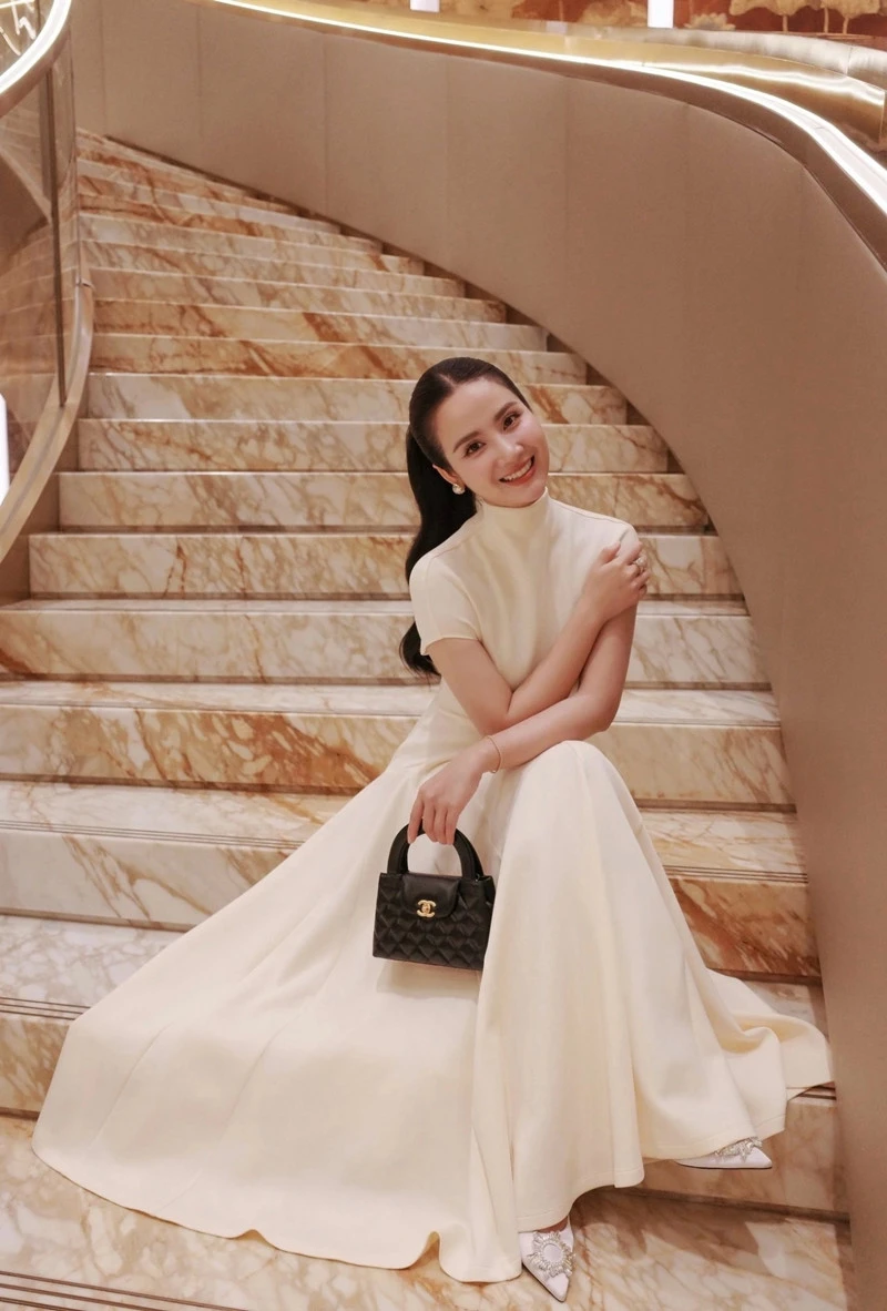 Mạnh Trường khoe mít trĩu quả trong biệt thự nhà vườn, con trai Jennifer Phạm cao vượt mẹ - Hình 10
