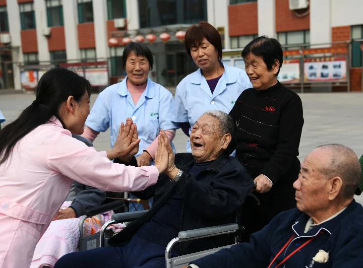 Mô hình sống chung giữa người trẻ và người già ở Trung Quốc - Hình 1