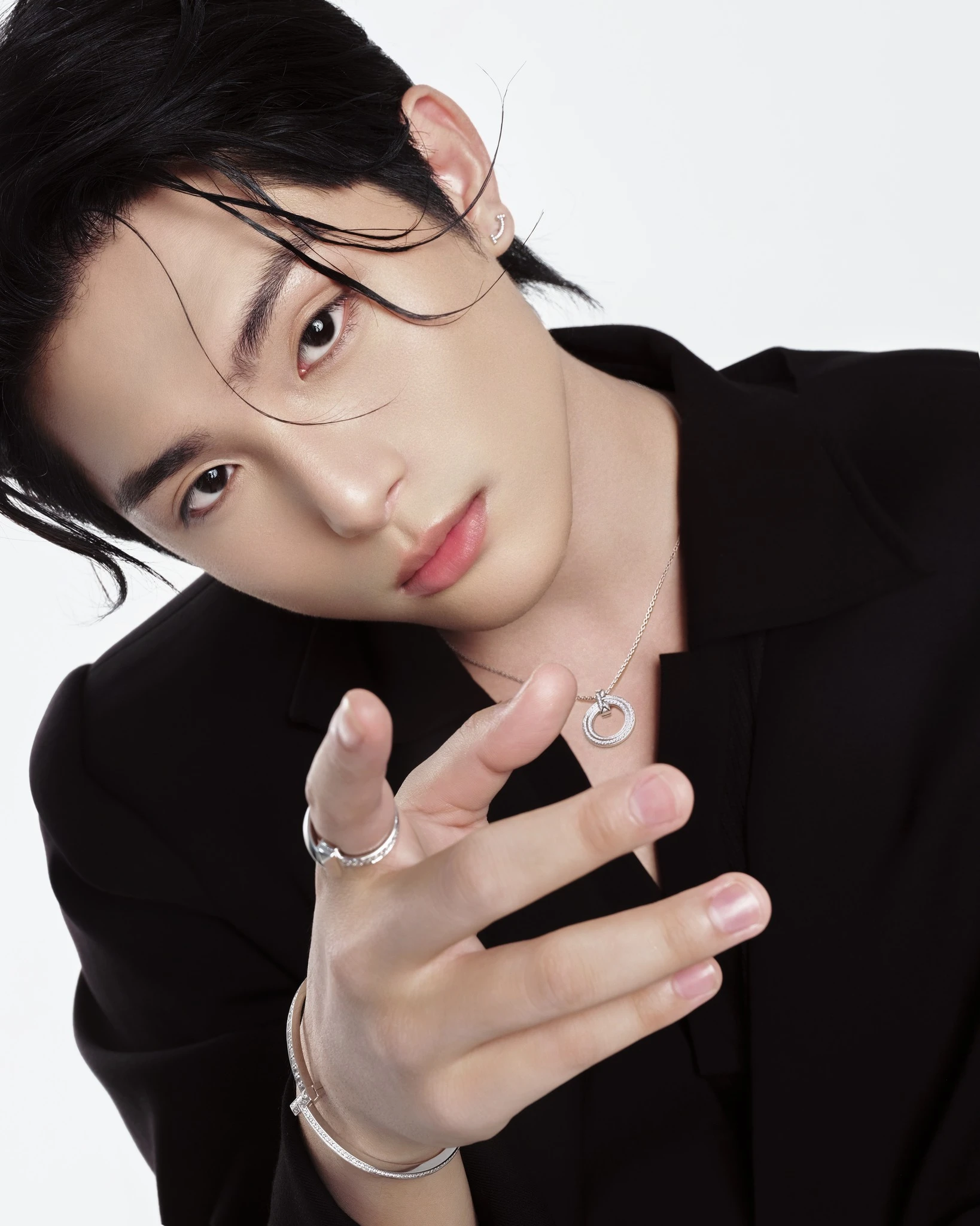 Nam ca sĩ mất tích 2 năm vừa comeback đã gây bão: Nhạc leo top 1 cả nước, vé concert bán hết chỉ trong 1 phút! - Hình 5