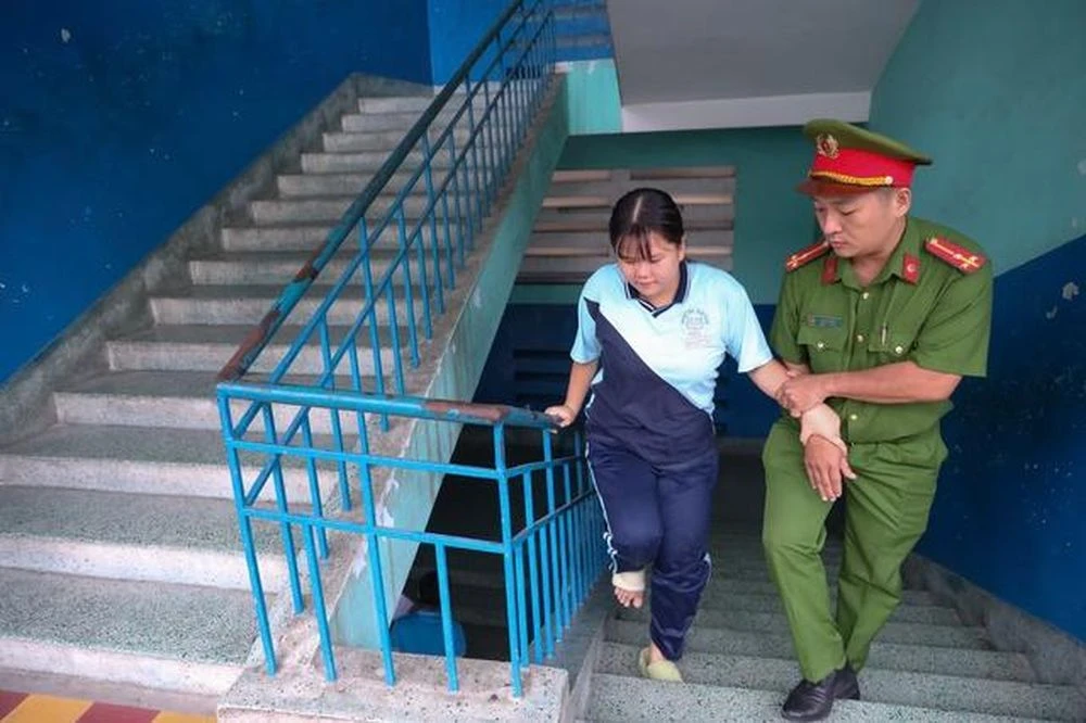 Những khoảnh khắc đẹp trong ngày thi lớp 10 ở TPHCM - Hình 11