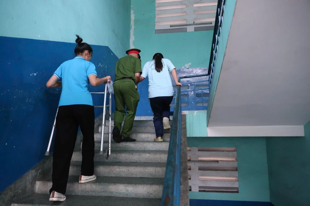 Những khoảnh khắc đẹp trong ngày thi lớp 10 ở TPHCM - Hình 1