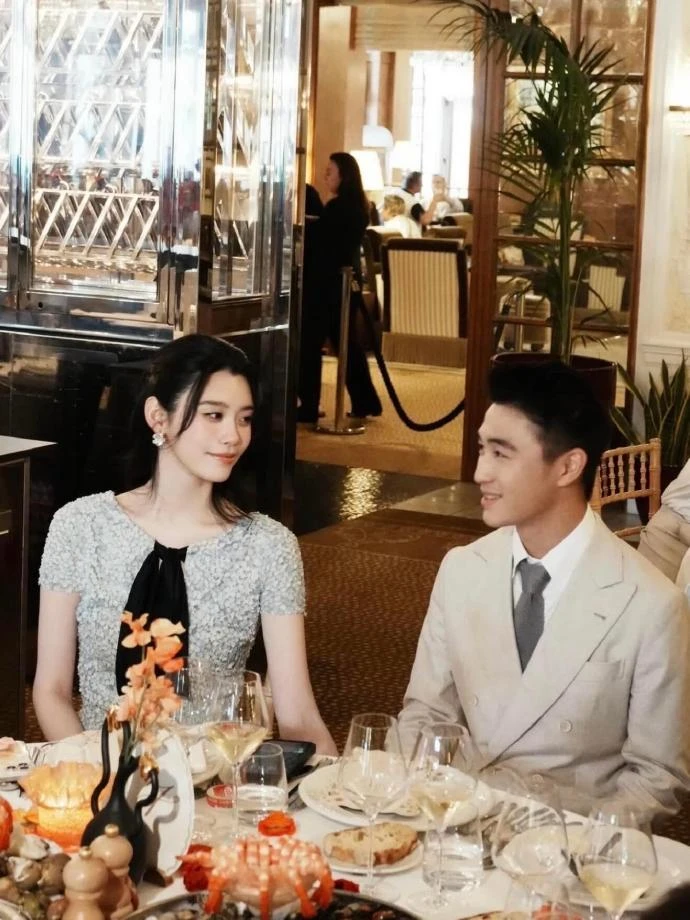 Trước giờ G đám cưới hào môn chấn động showbiz: Cô dâu thiên thần đeo 103 carat kim cương, nghe báo giá 180 tỷ ai nấy đều choáng váng - Hình 4