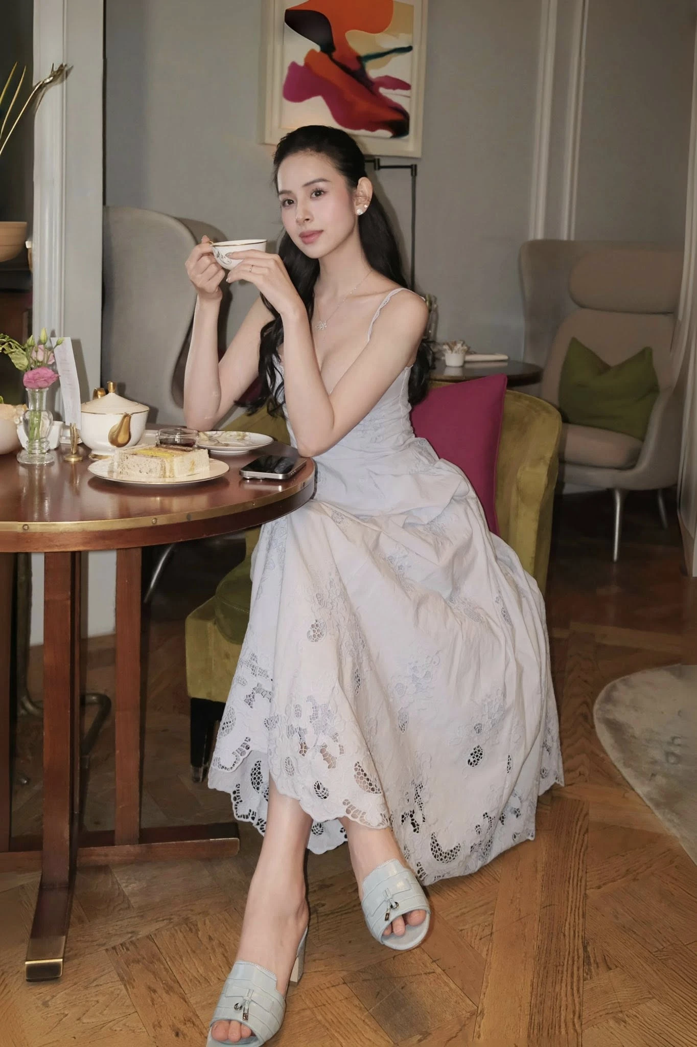 Vợ thiếu gia Lê Minh Trung khoe ảnh phòng khách biệt thự, hé lộ cuộc sống hôn nhân hiện tại - Hình 9
