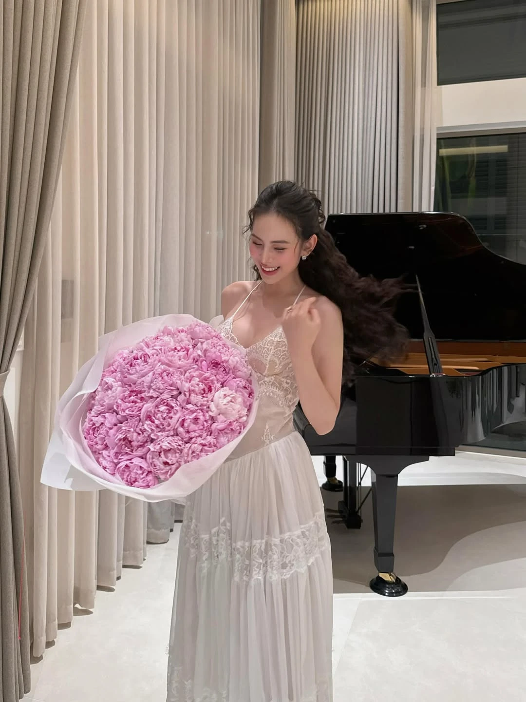Vợ thiếu gia Lê Minh Trung khoe ảnh phòng khách biệt thự, hé lộ cuộc sống hôn nhân hiện tại - Hình 4