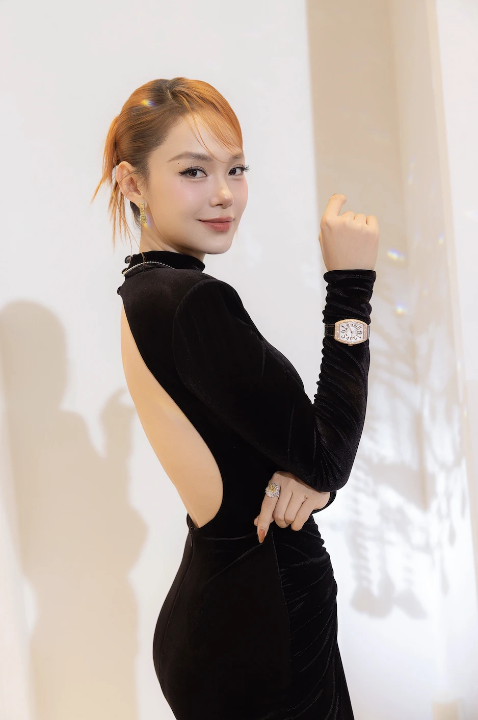 Cuộc sống của chị đẹp Minh Hằng ở tuổi 39 - Hình 1