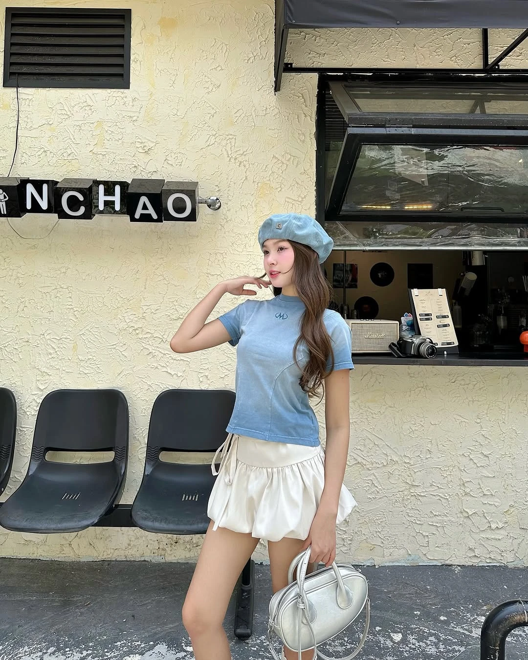 Bứt phá phong cách cùng chân váy bí dễ thương - Hình 6