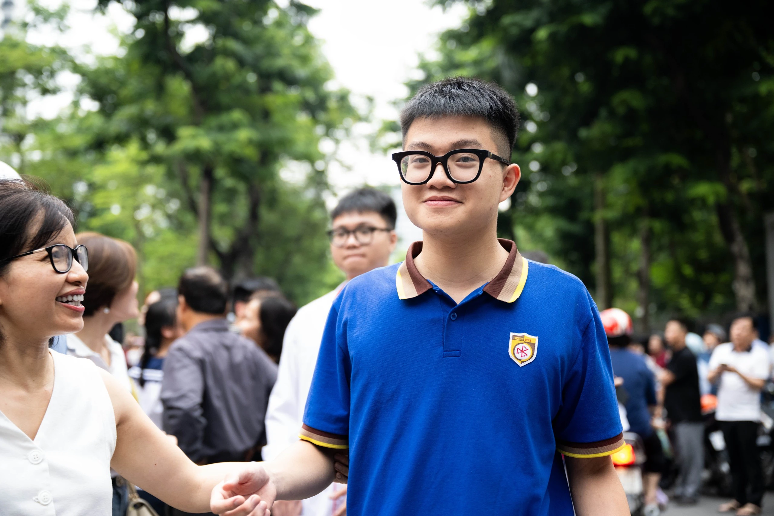 Kết thúc môn Toán thi tốt nghiệp THPT 2026: Thí sinh cười tươi, đề năm nay nhẹ đô hơn năm ngoái - Hình 16