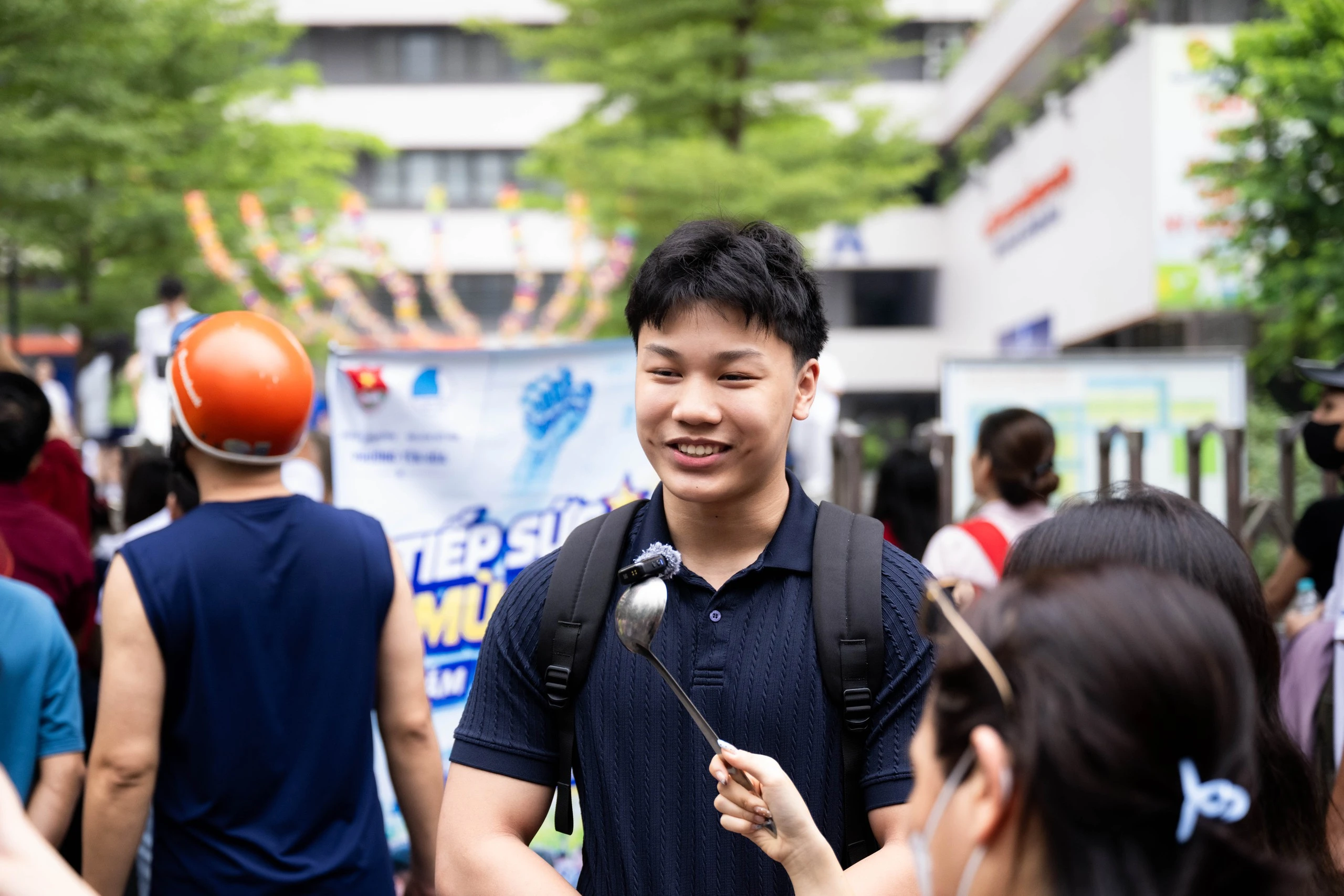 Kết thúc môn Toán thi tốt nghiệp THPT 2026: Thí sinh cười tươi, đề năm nay nhẹ đô hơn năm ngoái - Hình 15