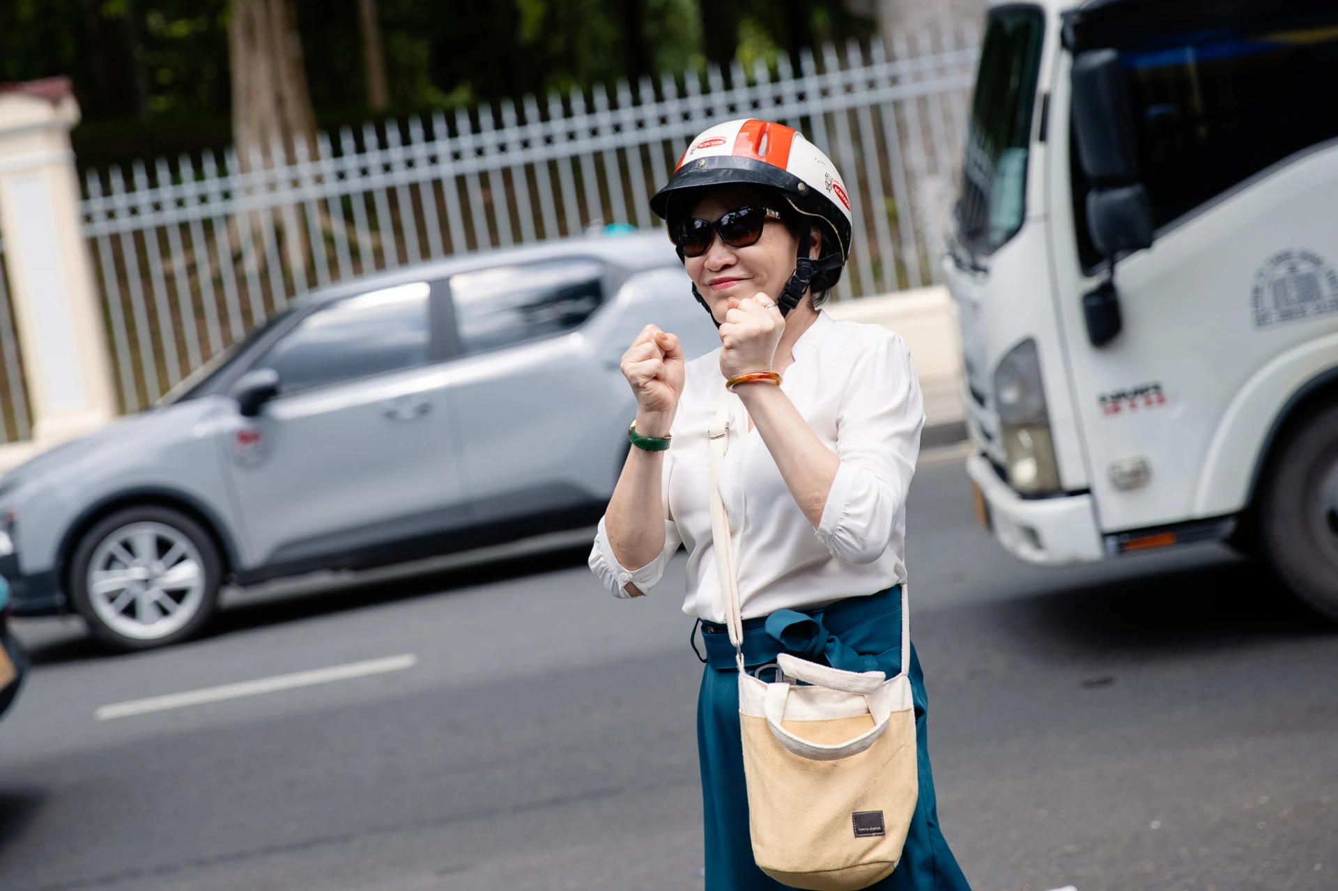 Kết thúc môn Toán thi tốt nghiệp THPT 2026: Thí sinh cười tươi, đề năm nay nhẹ đô hơn năm ngoái - Hình 30