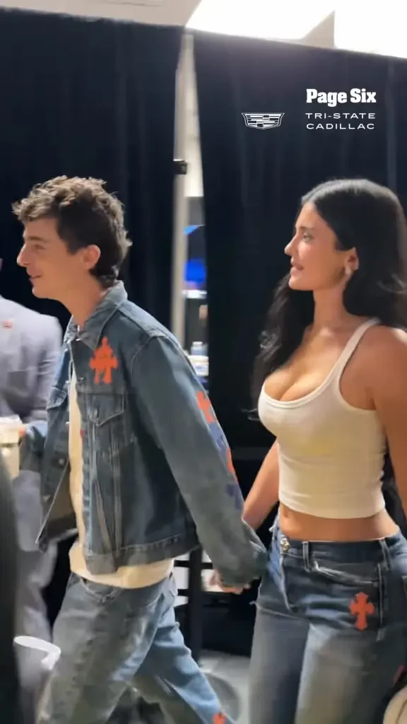 Kylie Jenner và chàng thơ Timothée Chalamet chăm đi xem bóng rổ không ai bằng! - Hình 2
