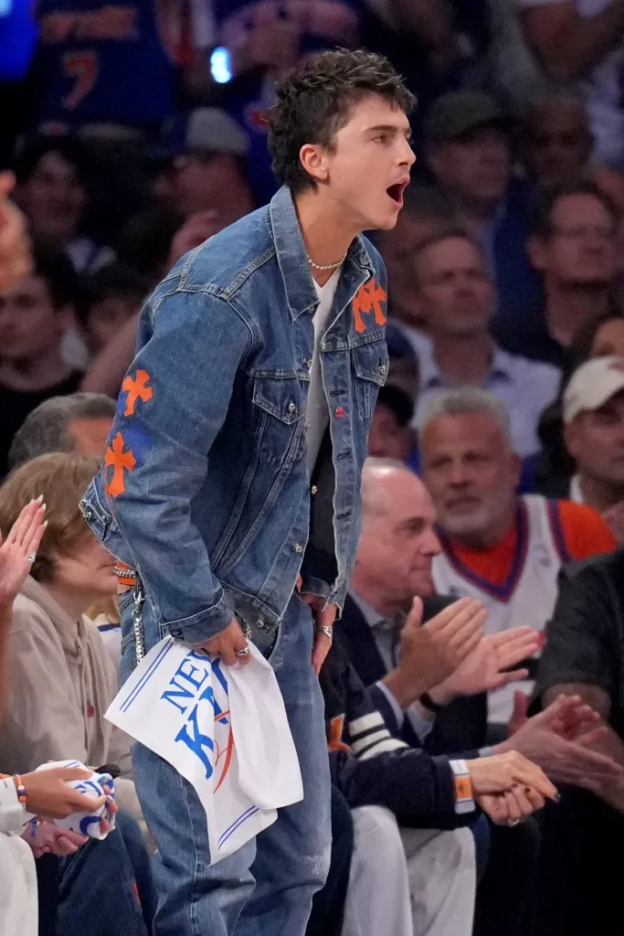 Kylie Jenner và chàng thơ Timothée Chalamet chăm đi xem bóng rổ không ai bằng! - Hình 5