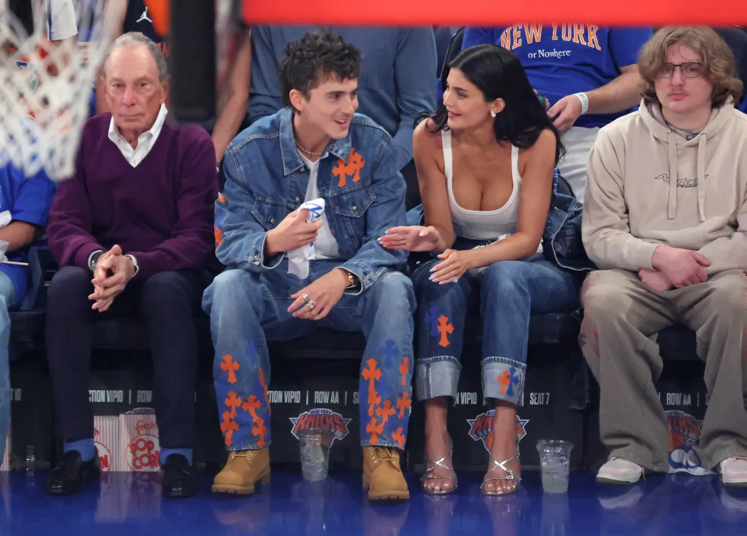 Kylie Jenner và chàng thơ Timothée Chalamet chăm đi xem bóng rổ không ai bằng! - Hình 4