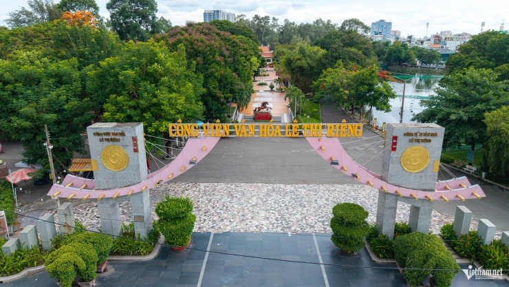 Toàn cảnh công viên Lê Thị Riêng - nơi đang xác minh có khu mộ tập thể 900 liệt sĩ - Hình 2