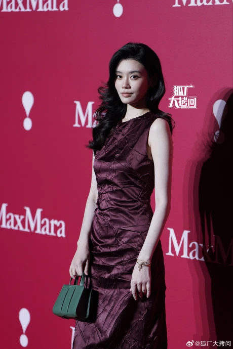 Hề Mộng Dao lộ diện sau siêu đám cưới: Sang hết nấc, xứng danh dâu hào môn hot nhất showbiz - Hình 3