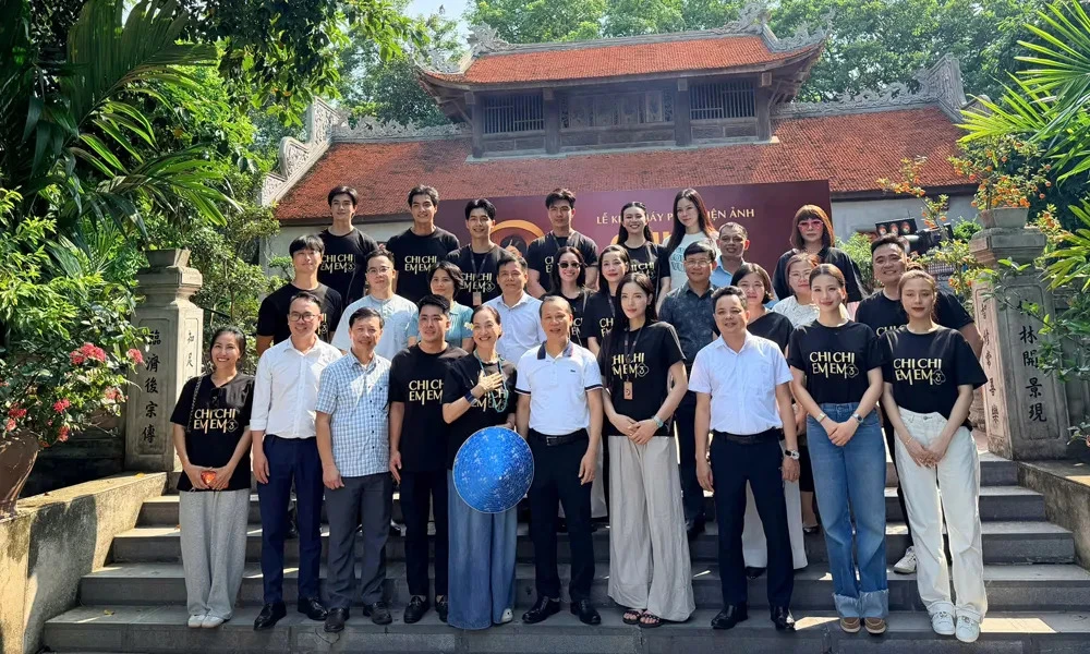 Bức ảnh đang cực viral của Ninh Dương Lan Ngọc khiến netizen xôn xao 10 năm chờ đợi cũng đến ngày này - Hình 5