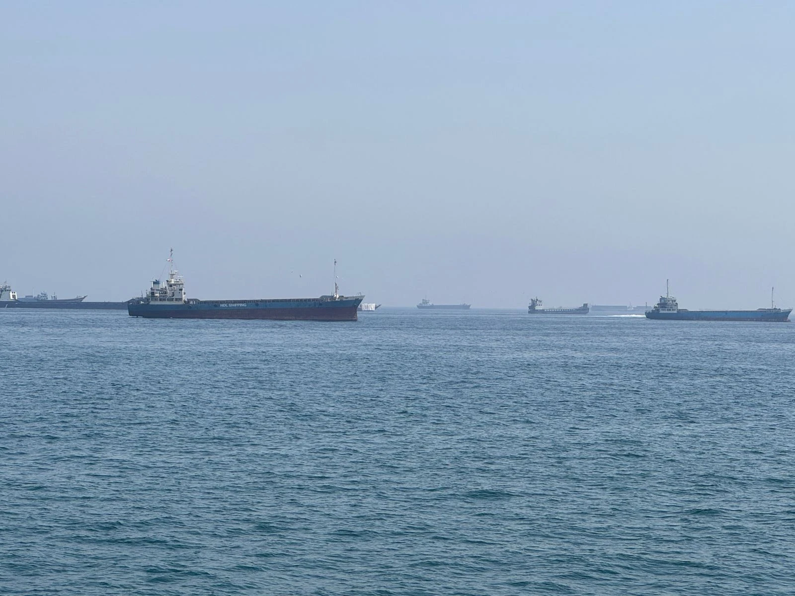 Eo biển Hormuz mở cửa trở lại: Tàu thuyền đã thực sự an toàn? - Hình 1