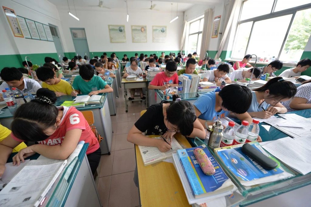 Nam sinh đạt điểm thủ khoa, đỗ đại học danh tiếng rồi biến mất suốt 26 năm: Nguyên nhân khiến nhiều bậc phụ huynh nghe xong đều lặng người - Hình 3