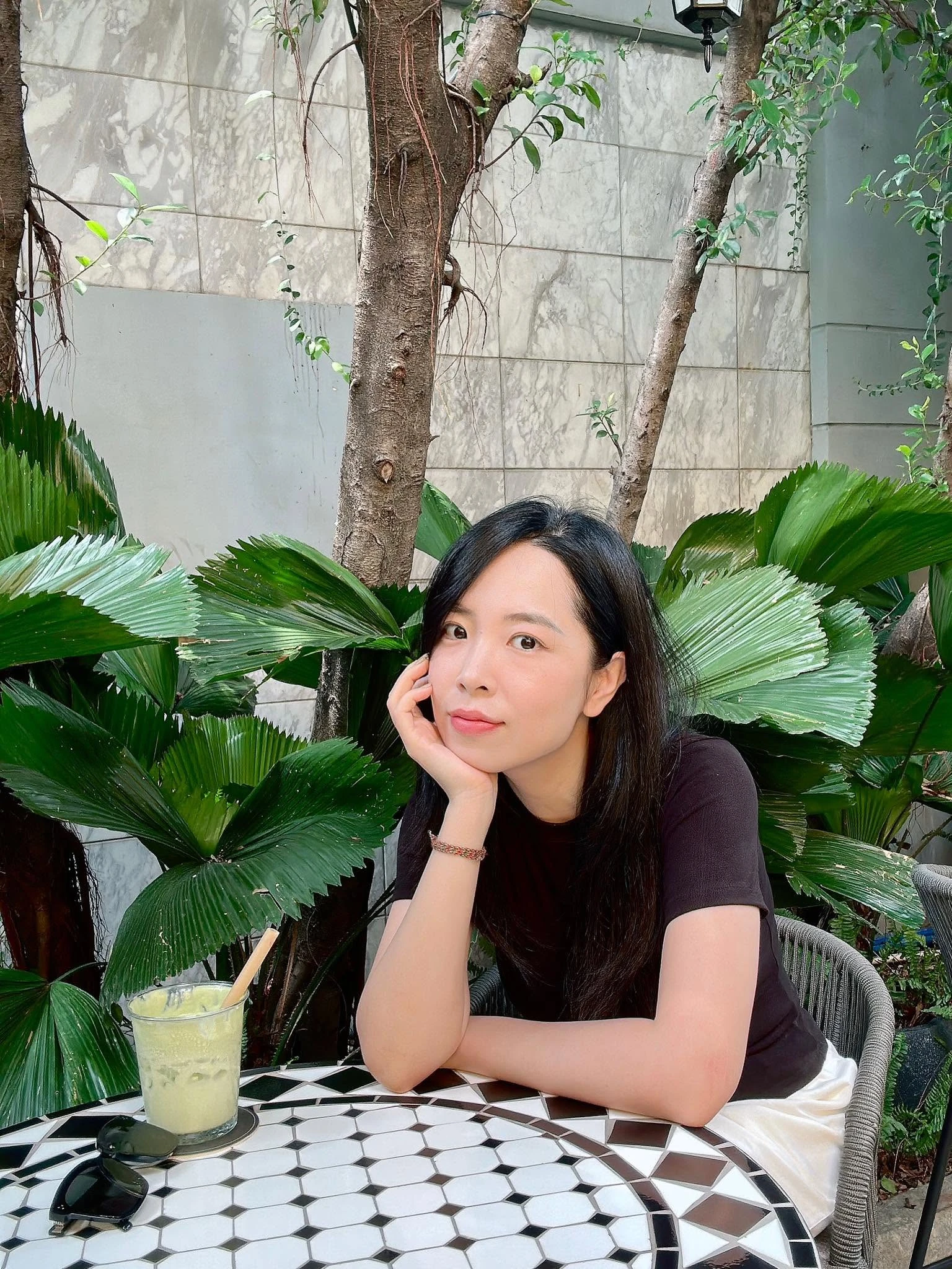 BTV Nhung Anh bị chê bình luận bóng đá mà mặc đồ như dự dạ hội, là ai? - Hình 7