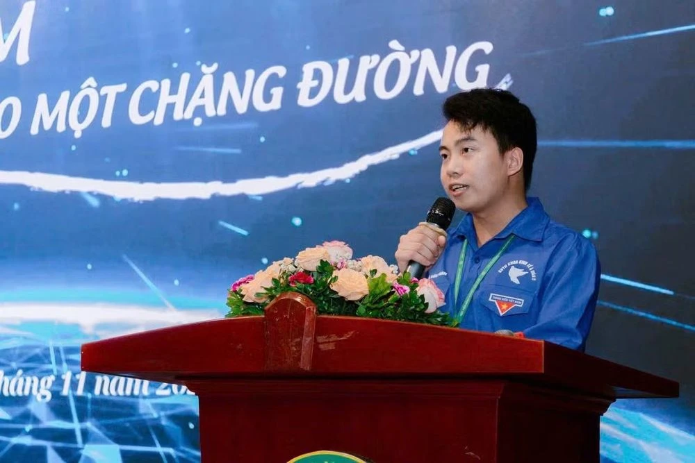 Cậu bé viết chữ bằng than củi trên đỉnh Lóng Sập và hành trình trở thành thủ lĩnh sinh viên - Hình 1