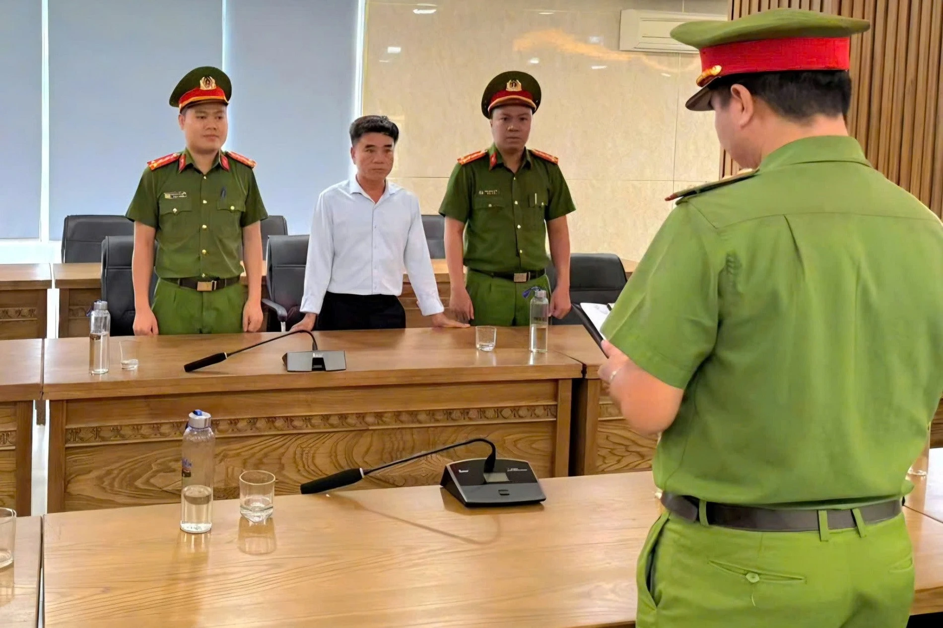 Liên tiếp kiểm tra sản phẩm người Việt ưa chuộng, cảnh sát thu giữ nửa triệu hũ - Hình 2