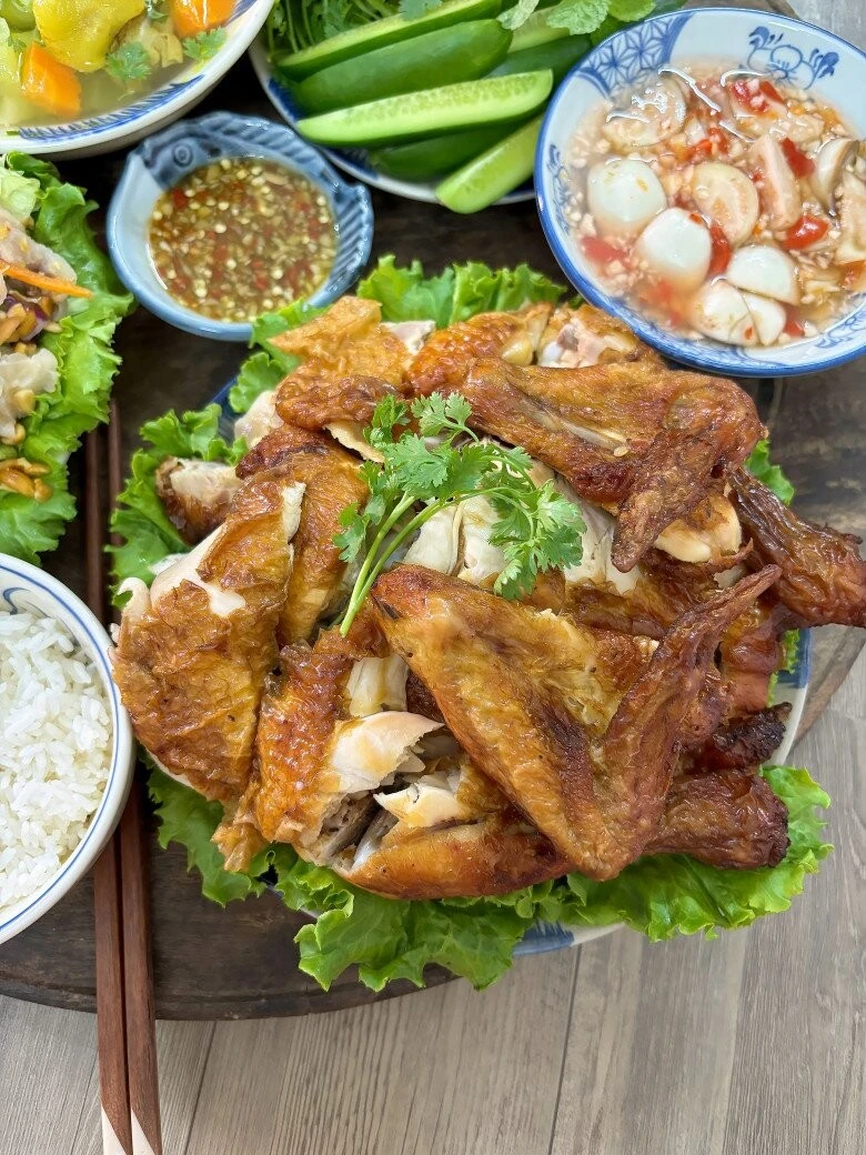 Hôm nay nấu gì: Mâm cơm mùa hè nhìn đã muốn ăn ngay - Hình 3