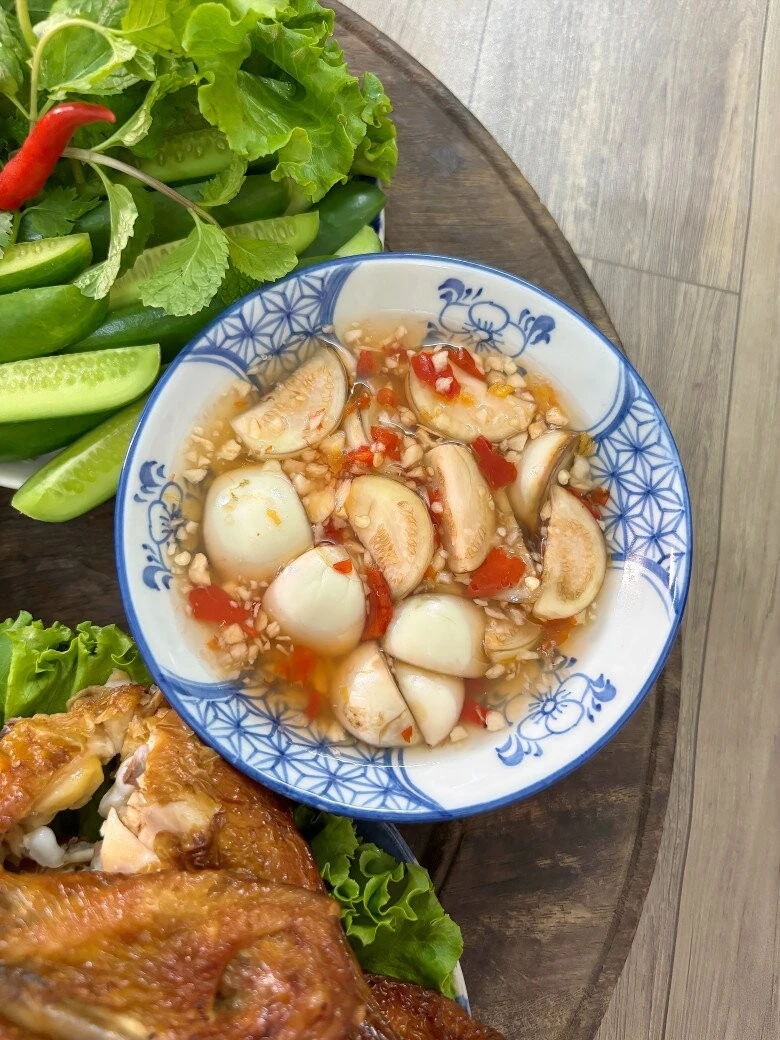 Hôm nay nấu gì: Mâm cơm mùa hè nhìn đã muốn ăn ngay - Hình 9