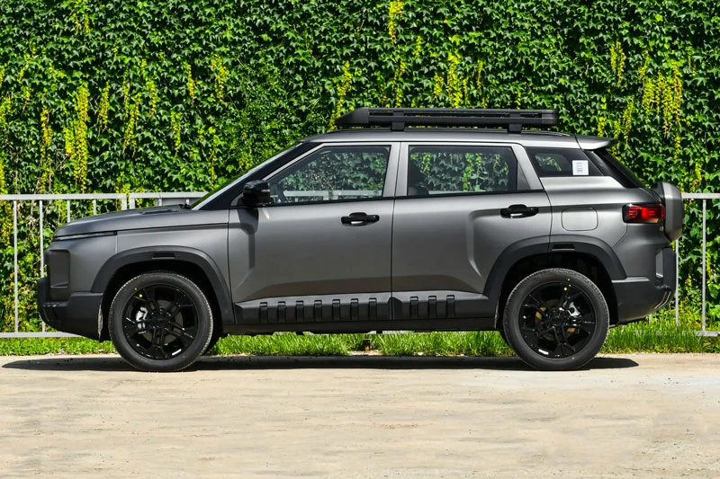 SUV thiết kế hầm hố, công suất 181 mã lực, giá hơn 300 triệu đồng - Hình 2