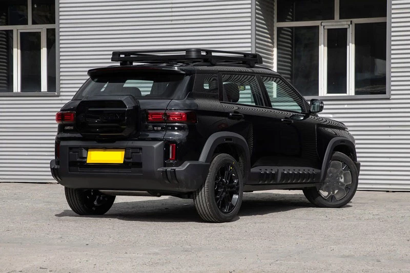 SUV thiết kế hầm hố, công suất 181 mã lực, giá hơn 300 triệu đồng - Hình 3